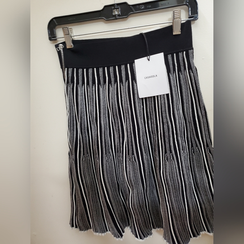 NWT sz 42 Casasola knitted striped skirt